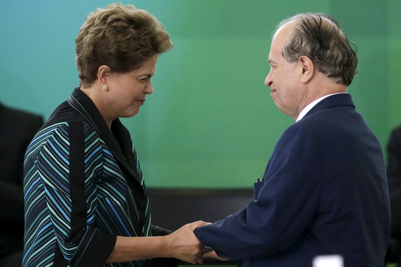 © Reuters. Presidente Dilma Rousseff na posse do novo ministro da Educação, Renato Janine Ribeiro, no Palácio do Planalto