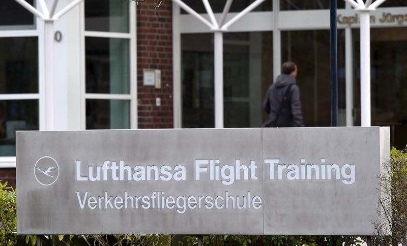 © Reuters. Entrada de escola de treinamento de voo da Lufthansa em Bremen