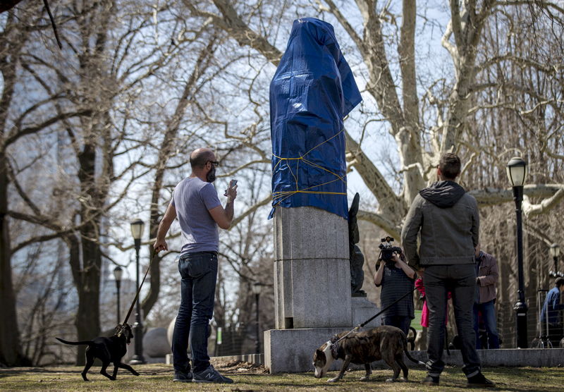 © Reuters. Estátua de Edward Snowden em Nova York