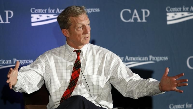 © Reuters. Investor, philanthropist and environmentalist Tom Steyer speaks at the Center for American Progress' 2014 Making Progress Policy Conference in Washington