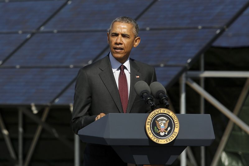 © Reuters. U.S. President Barack Obama delivers remarks on clean energy after a tour of a solar power array at Hill Air Force Base, Utah