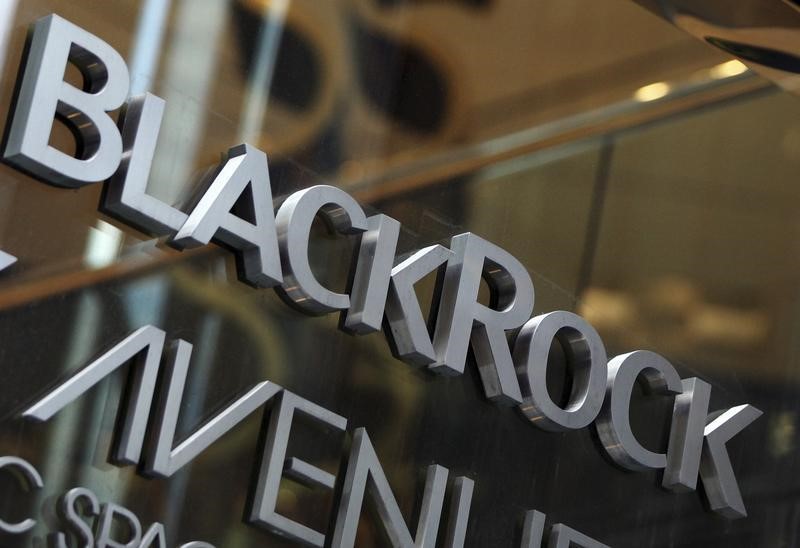 © Reuters. The BlackRock logo is seen outside of its offices in New York