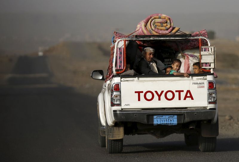 © Reuters. الصليب الأحمر يسعى لإرسال طائرتي إغاثة لليمن في غضون يومين