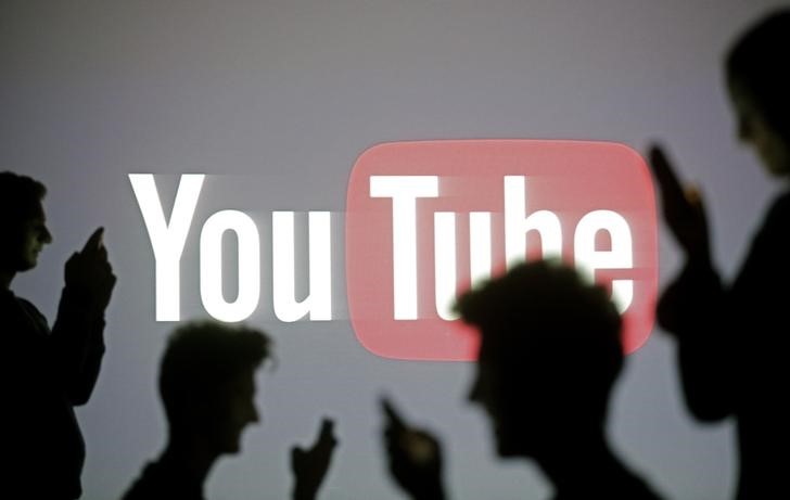 © Reuters. Logo do YouTube em foto ilustrativa 