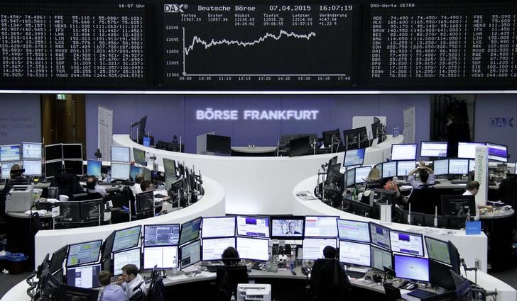 © Reuters. Las bolsas europeas cierran al alza impulsadas por oferta por TNT