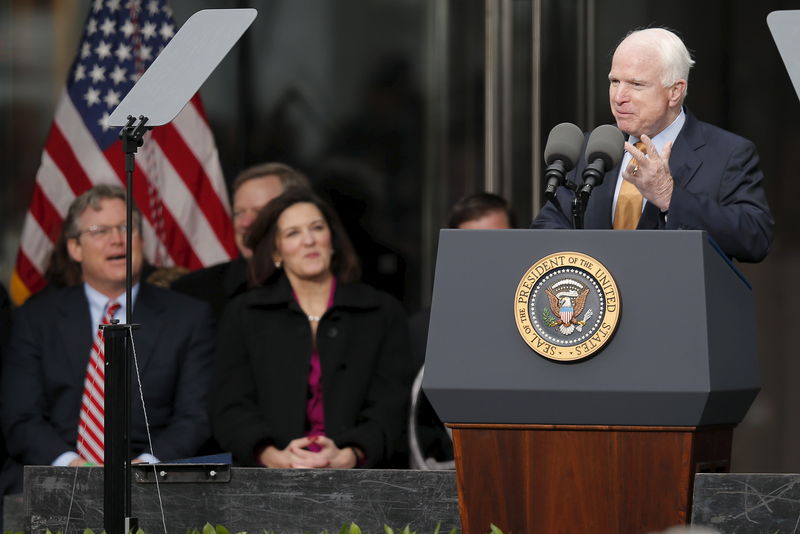 © Reuters. U.S. Senator John McCain speaks during dedication ceremonies for the Edward M. Kennedy Institute in Boston