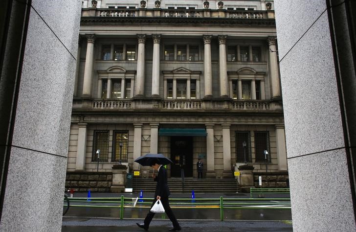 © Reuters. El Banco de Japón mantiene su política monetaria de estímulos 