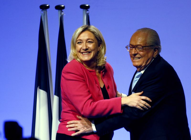 © Reuters. File photo of France's far right National Front party leader Marine Le Pen huging her father Jean-Marie Le Pen, France's National Front political party founder, during a campaign rally before the European Parliament elections in Marseille