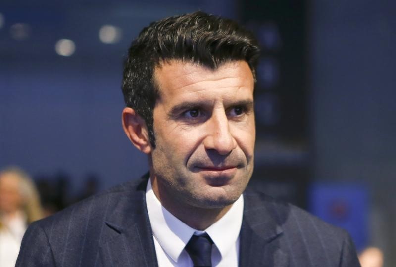 © Reuters. Figo cuestiona que toda África vaya a votar a Blatter para la FIFA