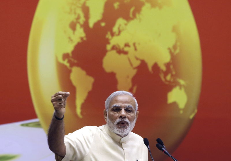 © Reuters. India's PM Modi speaks during an energy summit in New Delhi