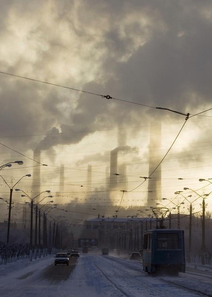 © Reuters. Улица в казахском городе Темиртау 