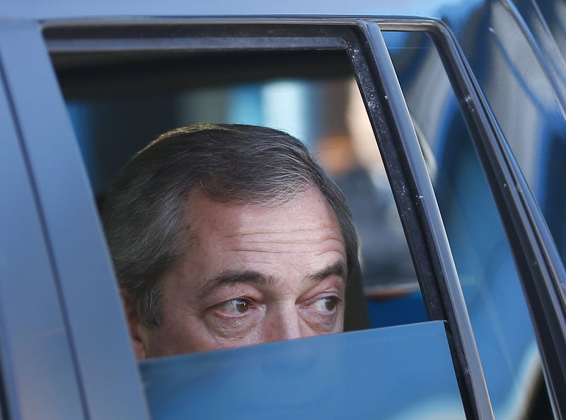 © Reuters. Britain's United Kingdom Independence Party party leader Nigel Farage leaves an election campaign event in Carrick, central England