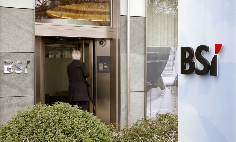 © Reuters. The logo of Swiss private bank BSI in front of a branch office in Zurich 