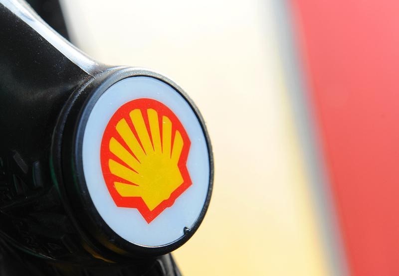 © Reuters. A Shell logo is seen on a pump at a petrol station in London