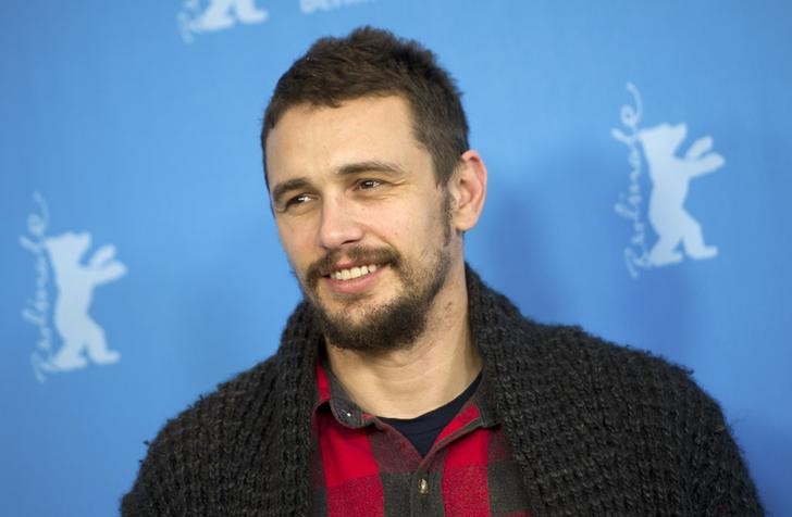 © Reuters. Ator James Franco posa para foto durante Festival de Cinema de Berlim