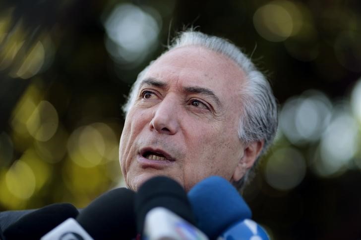 © Reuters. Brazil's Vice President Michel Temer speaks during a news conference in front of Alvorada Palace after a meeting with Brazil's President Dilma Rousseff in Brasilia