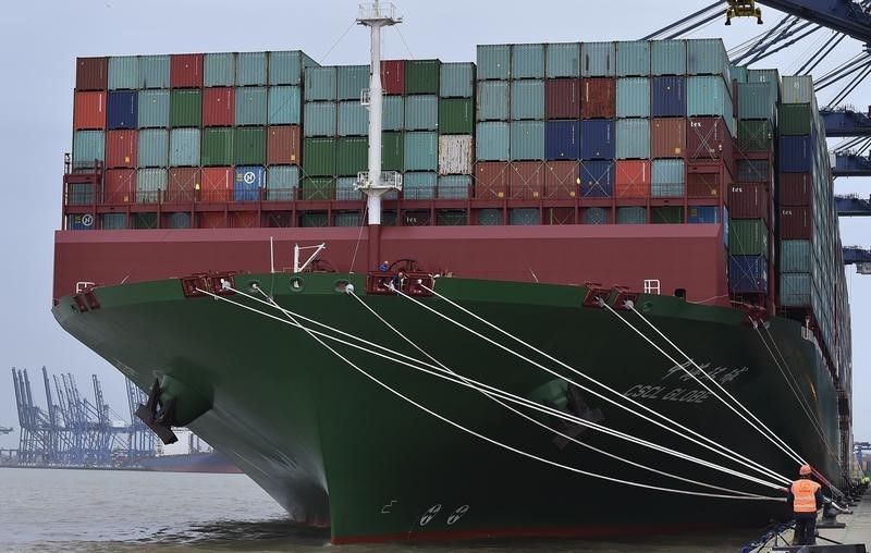 © Reuters. Largest container ship in world, CSCL Globe, docks during maiden voyage, at the port of Felixstowe in south east England.