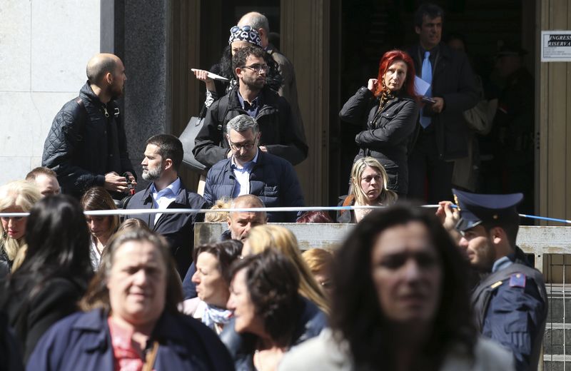 © Reuters. مقتل اثنين أحدهما قاض في إطلاق رصاص بمحكمة في ميلانو