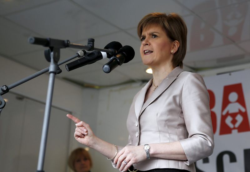 © Reuters. Nicola Sturgeon, the leader of Scottish National Party (SNP), speaks at a CND Scotland anti-trident rally in Glasgow