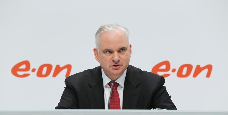 © Reuters. CEO of E.ON Teyssen attends company's annual news conference in Duesseldorf