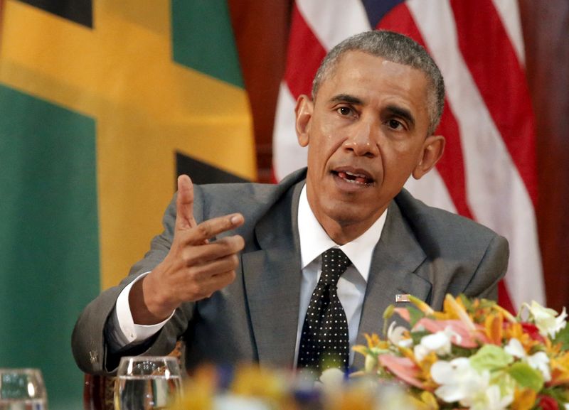 © Reuters. U.S. President Barack Obama delivers remarks after meeting with Jamaica's Prime Minister Portia Simpson-Miller at Jamaica House in Kingston