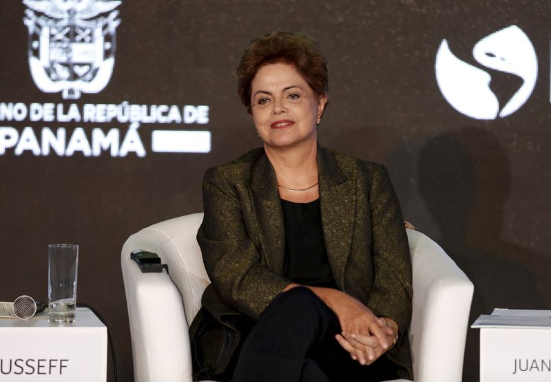 © Reuters. استطلاع:معظم البرازيليين يؤيدون مساءلة روسيف