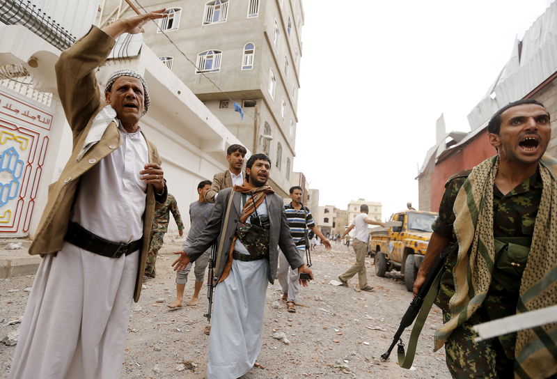 © Reuters. مصدر طبي:مقتل 8 مدنيين في غارات جوية في اليمن