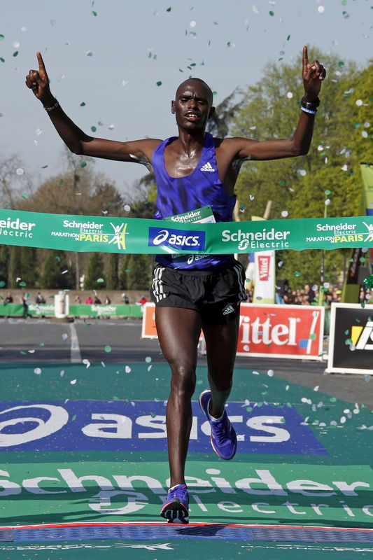 © Reuters. Mark Korir of Kenya crosses the finish line to win the 39th Paris Marathon in Paris