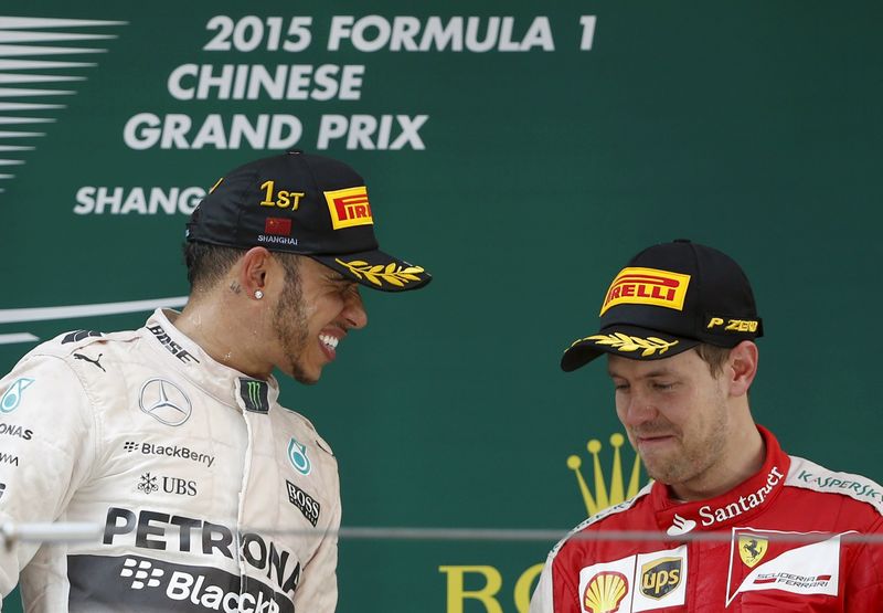 © Reuters. Hamilton vuelve a lo más alto del podio en el Gran Premio de China