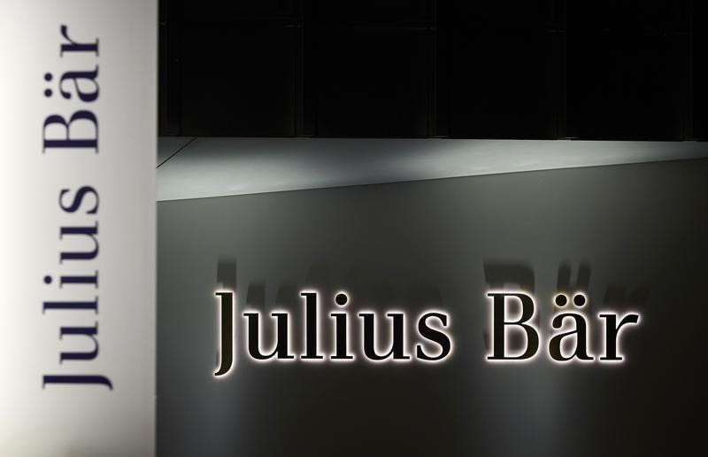© Reuters. The logo of Swiss private bank Julius Baer is pictured on the company's branch in Lausanne