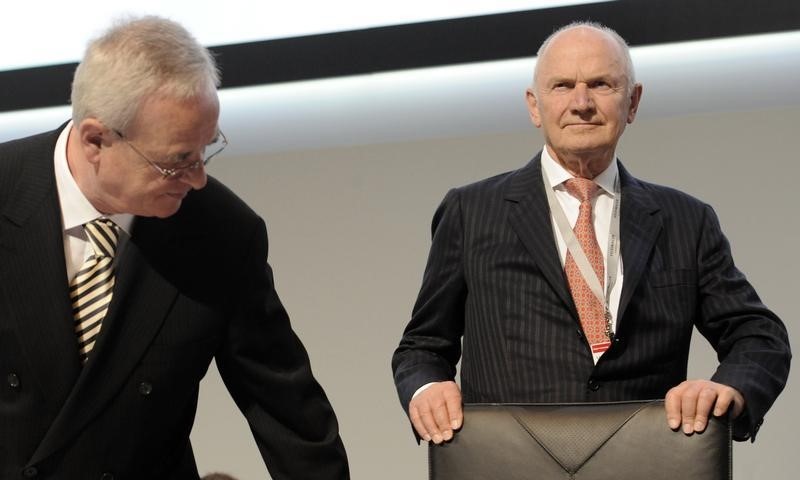© Reuters. Piech, chairman of the board of German carmaker Volkswagen, and Winterkorn, CEO of Volkswagen, arrive at the 51th annual shareholders meeting in Hamburg.