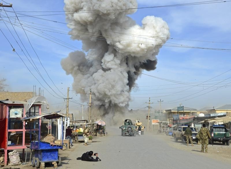 © Reuters. Smoke rises in the sky after a suicide car bomb attack in Kunduz