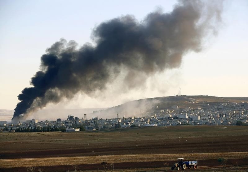 © Reuters. الجيش:طائرات أمريكا والحلفاء تشن 13 غارة في سوريا والعراق