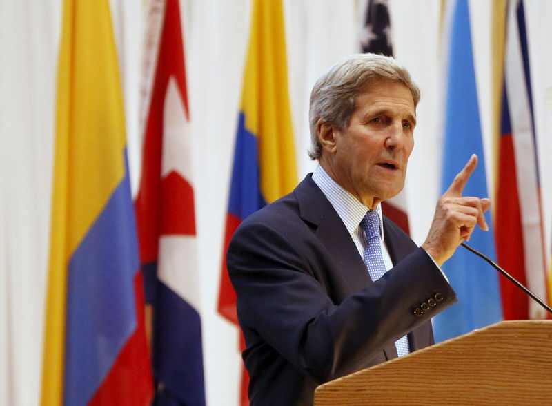 © Reuters. كيري يقول إنه متمسك بما اعلنه بشأن الاتفاق مع ايران