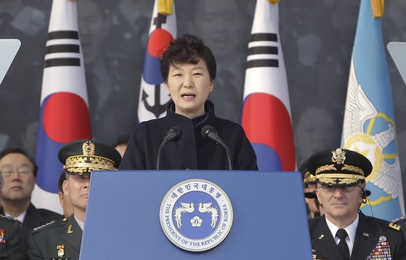© Reuters. South Korean President Park Geun-Hye speaks during a military commissioning ceremony in Gyeryong