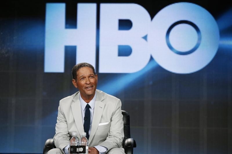 © Reuters. Bryant Gumbel participates in a panel for the HBO television show "Real Sports with Bryant Gumbel" during the TCA presentations in Pasadena