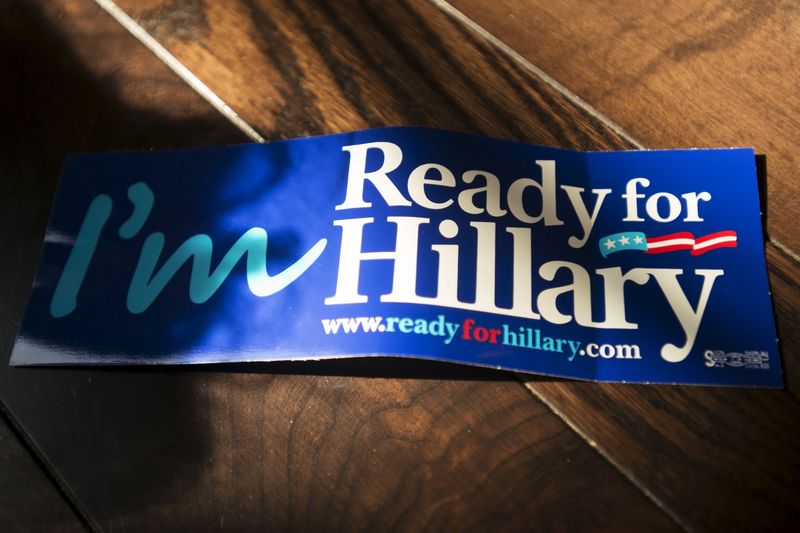 © Reuters. Clinton logra nota alta en lanzamiento de campaña en redes sociales
