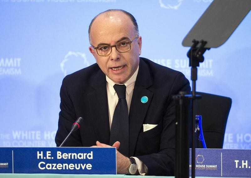 © Reuters. French Interior Minister Cazeneuve speaks at the Ministerial meeting on Foreign Fighters during the White House Summit on Countering Violent Extremism at the State Department in Washington