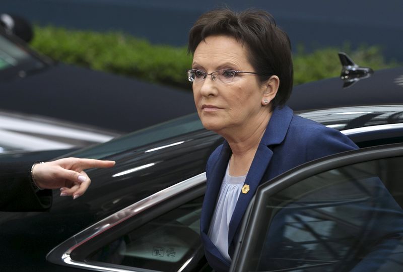 © Reuters. Polish Prime Minister Ewa Kopacz arrives at a European Union leaders summit in Brussels 