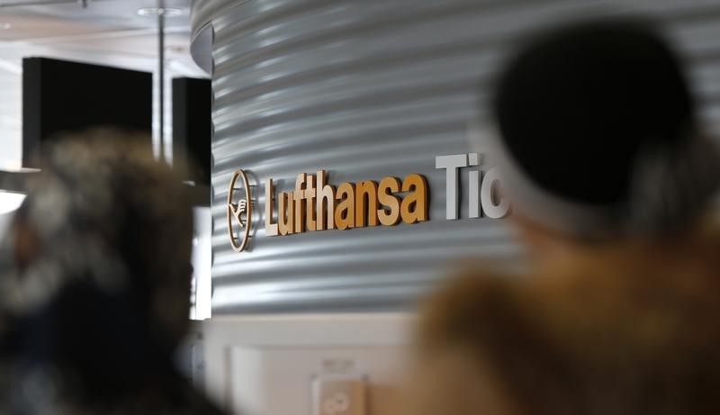 © Reuters. BAISSE DU TRAFIC DE LUFTHANSA EN MARS