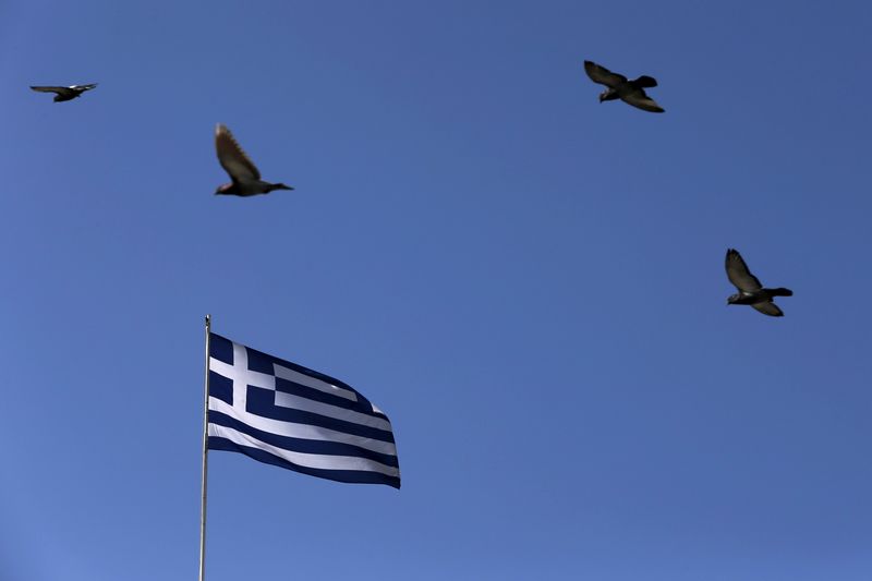 © Reuters. Se acaba el tiempo para negociar la deuda de Grecia, dice la Comisión Europea