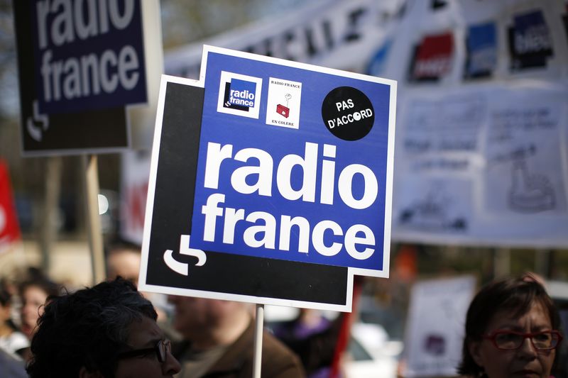 © Reuters. GRÈVE RECONDUITE À RADIO FRANCE POUR LE 27E JOUR