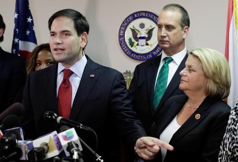 © Reuters. El republicano Marco Rubio entra en la carrera hacia la Casa Blanca para 2016