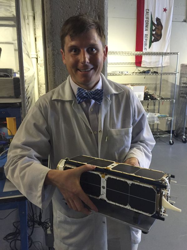 © Reuters. Chester Gillmore, director of manufacturing operations for Planet Labs holds a mini satellite at his office in San Francisco, California