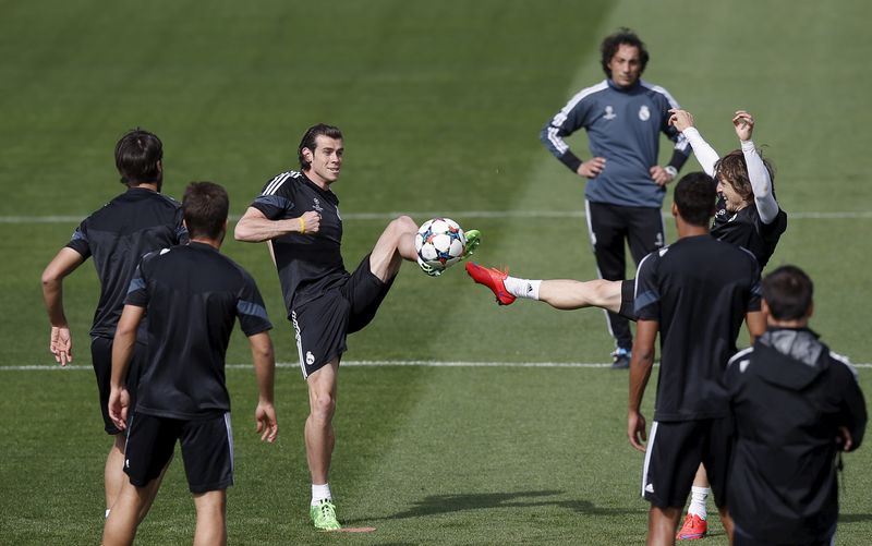 © Reuters. Bale participa de treino do Real Madrid 