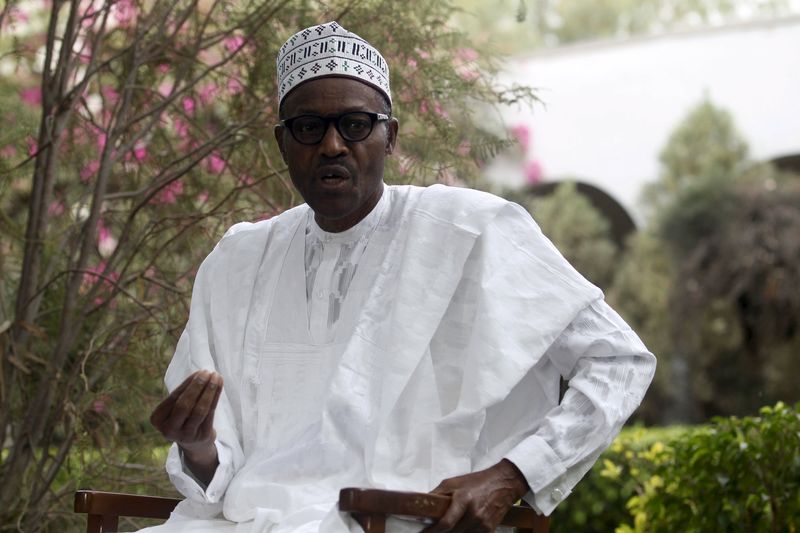 © Reuters. رئيس نيجيريا الجديد يتعهد بالسعي لتحرير 200 فتاة خطفتهن جماعة بوكو حرام قبل عام
