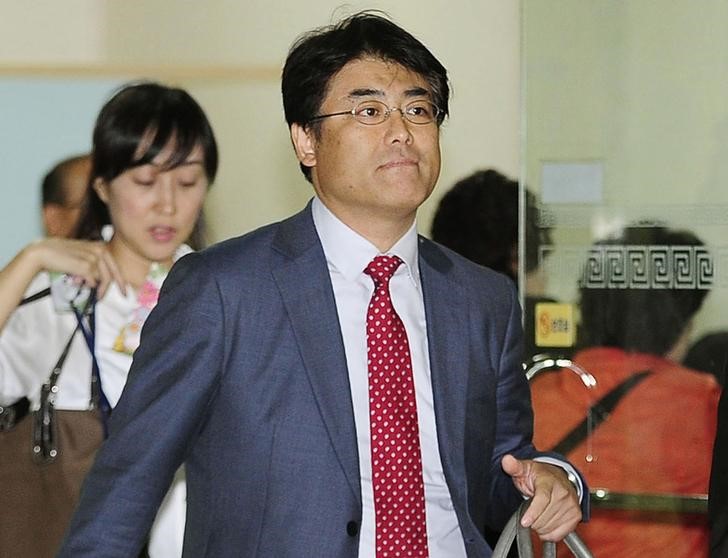 © Reuters. Tatsuya Kato, former Seoul bureau chief for Japan's Sankei Shimbun, arrives at the Seoul Central District Prosecutors' Office in Seoul
