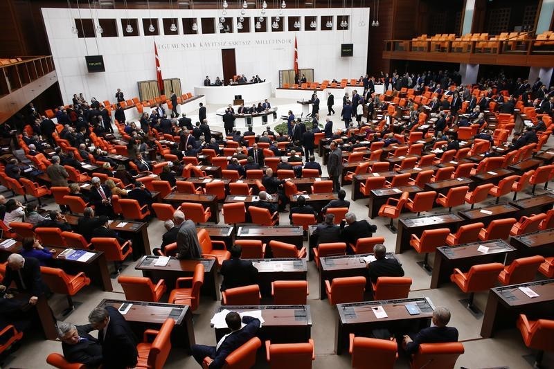 © Reuters. حزب الشعب الديمقراطي يراهن على ناخبين جدد لدخول البرلمان التركي