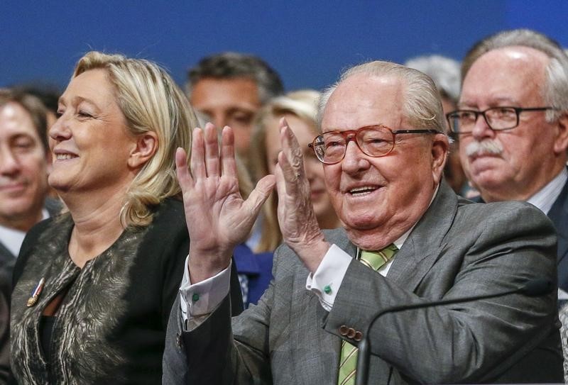 © Reuters. File photo of Marine Le Pen, France's National Front political party leader, and her father Jean-Marie Le Pen during their party congress in Lyon