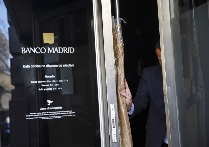© Reuters. El FROB cree que los depositantes de Banco de Madrid recuperarán su dinero